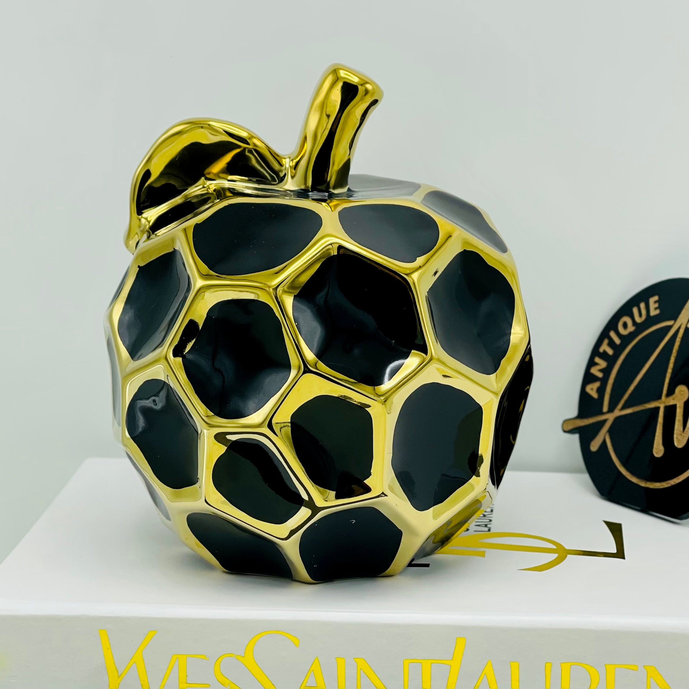 Elegant Apple Table Decor