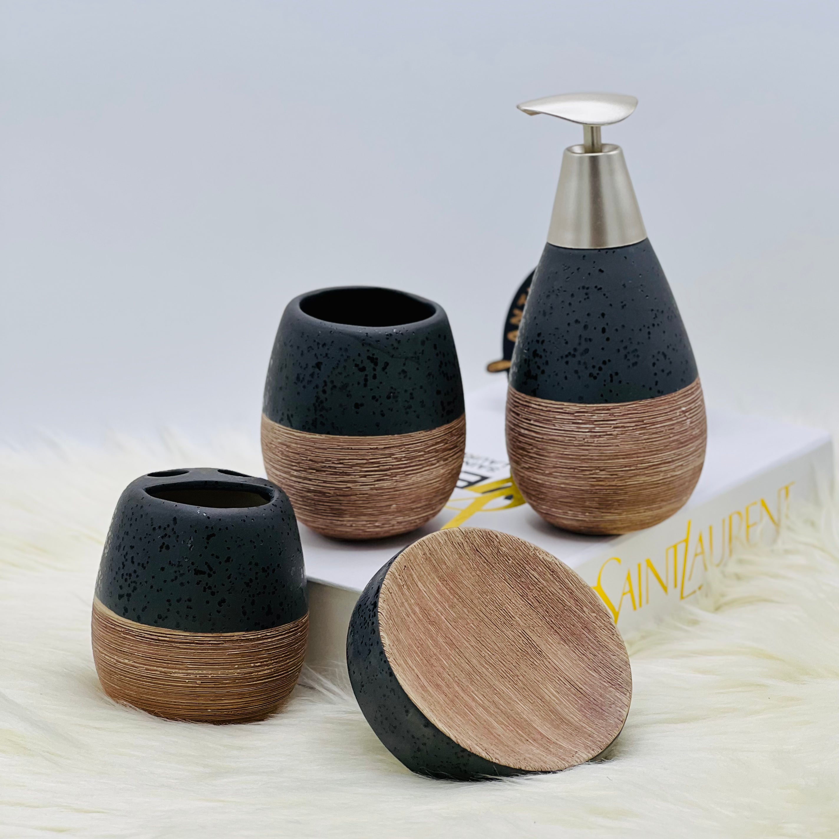 Self Textured Bath Set With Wooden Pattern - 4pcs