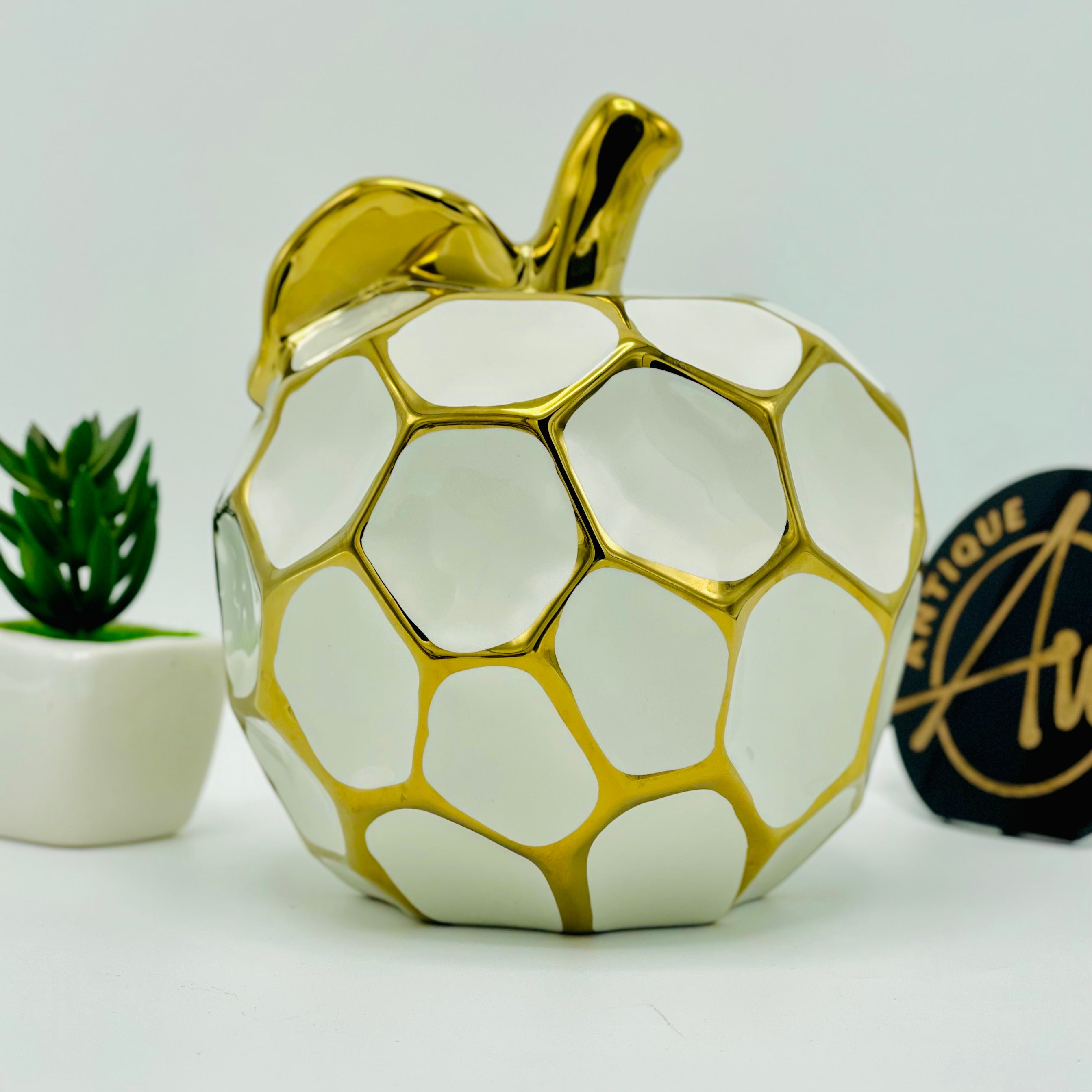 Elegant Apple Table Decor