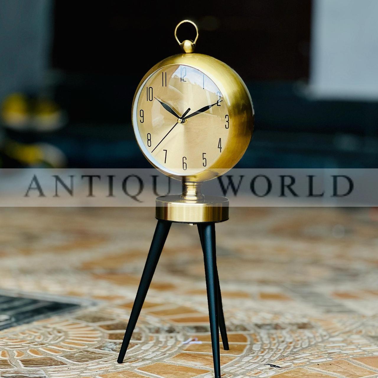 Vintage Noir Stylish Tripod Clock