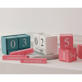 Giftoholic Wooden Calendar