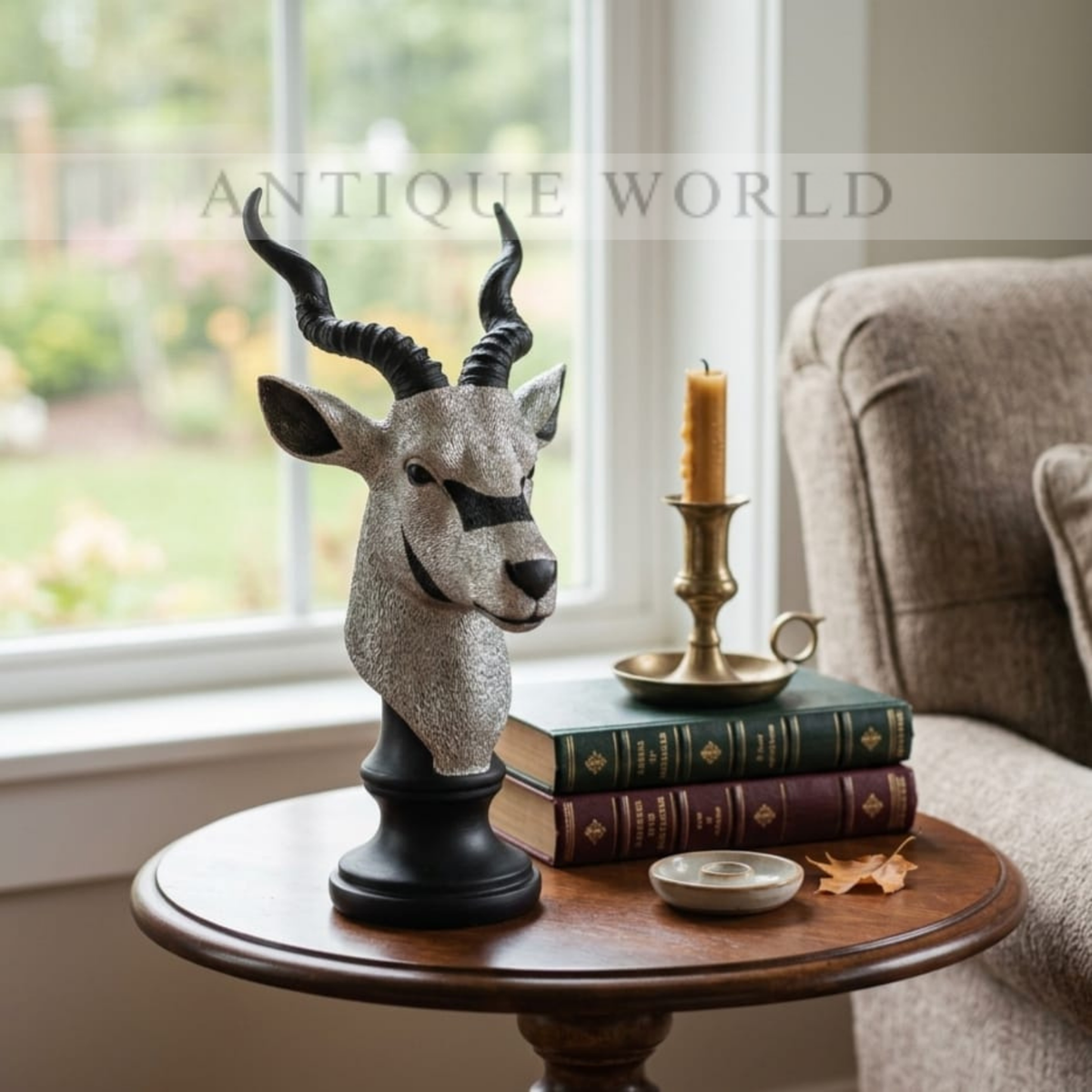 Elite guilded horn statue