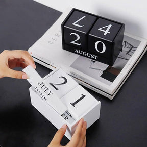 Giftoholic Wooden Calendar