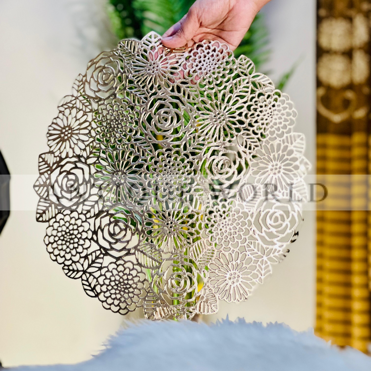 Round Floral See Through Table Placements( Set Of 2)