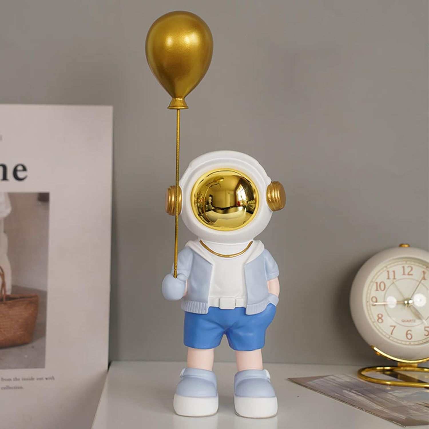 Astronaut Statue With Baloon