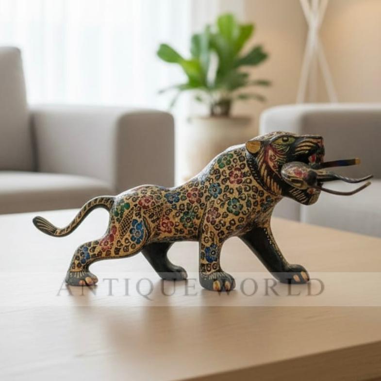 Traditional Art Style Brass  Decorative l Lion Hunting Statue