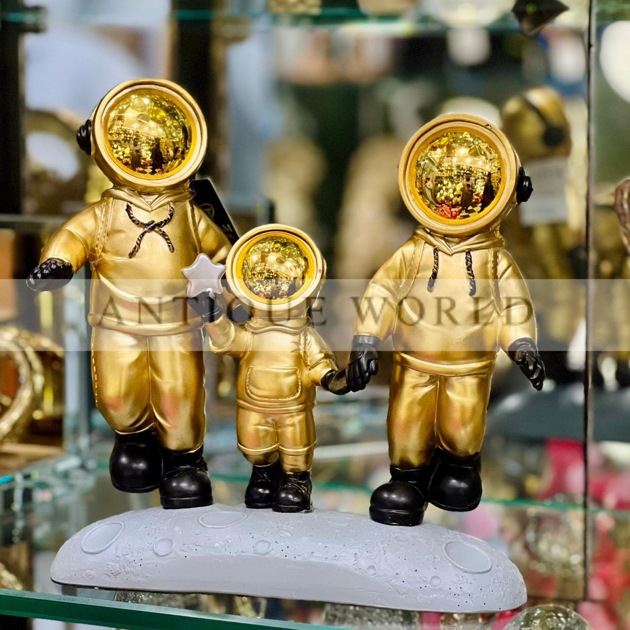 Astronaut Family Luxury Sculpture